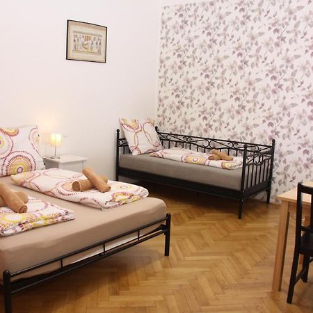 Central Prague Wenceslas Square Apartments Dış mekan fotoğraf